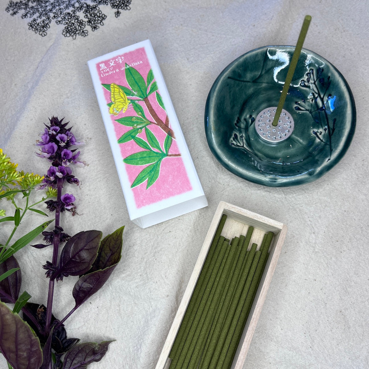 Lindera Umbellata Short Stick Japanese Incense – Pink Moon Goods