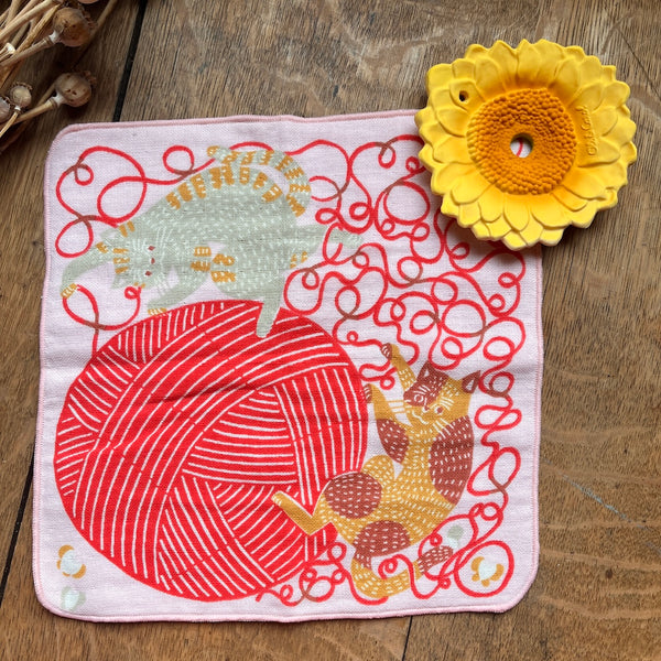 Cat and Yarn Fuwa-Fuwa Towel