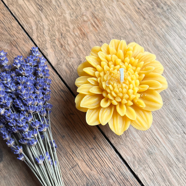 Chrysanthemum Floating Beeswax Candle