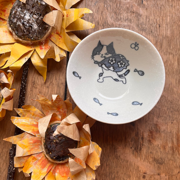 Neko Maruke Stacolasassa - Cat with Fish Donburi Bowl