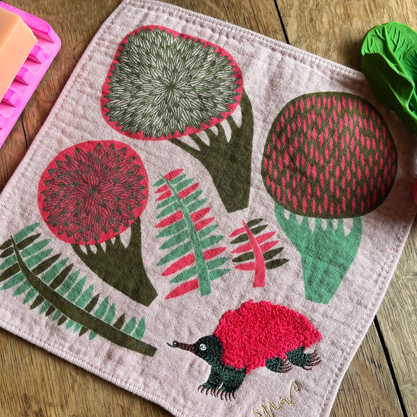 Echidna (Harimogura) Washcloth In Pink
