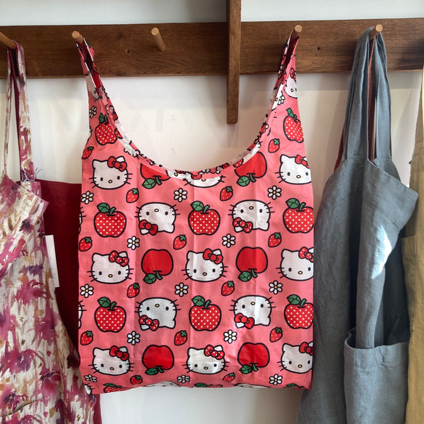 Hello Kitty Apple | Standard Baggu
