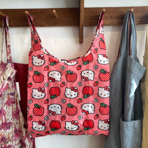 Hello Kitty Apple | Standard Baggu