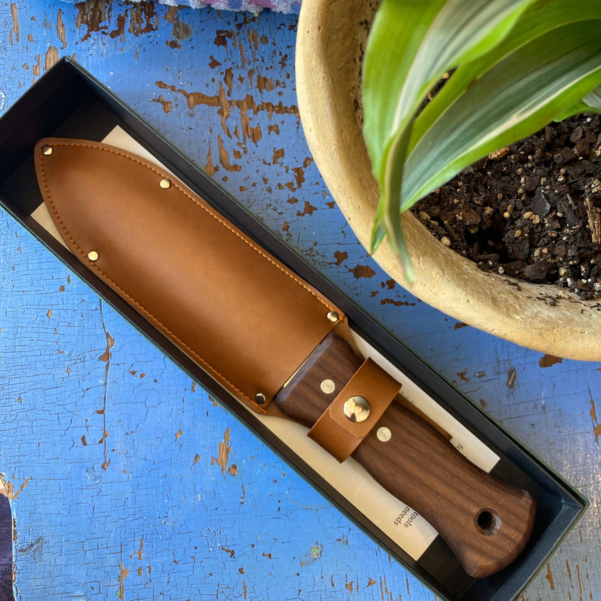 Hori Hori Gardening Knife | With Faux Leather Holder – Pink Moon Goods