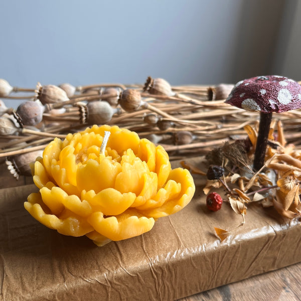 Peony Floating Beeswax Candle