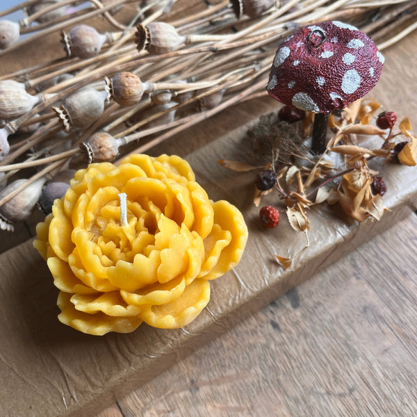 Peony Floating Beeswax Candle