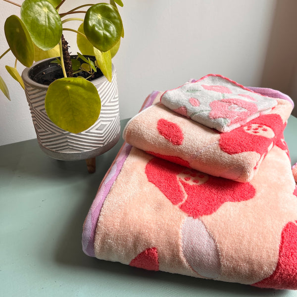 New! Tsubaki in Red | Imabari Towel