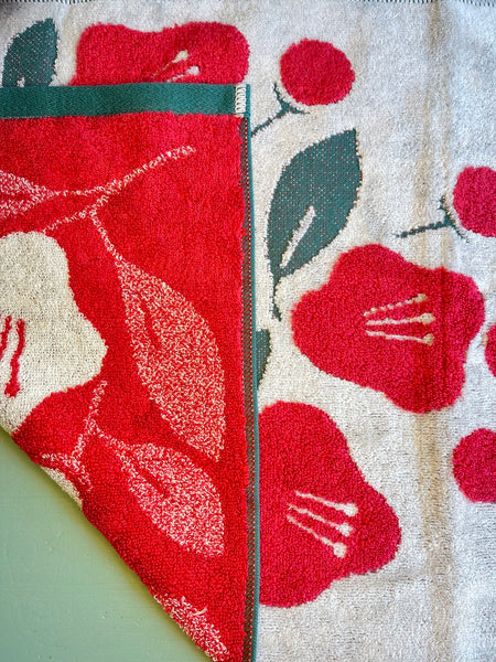 Tsubaki (Camellia) in Red | Imabari Towel