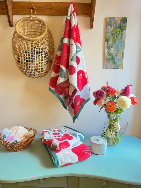 Tsubaki (Camellia) in Red | Imabari Towel
