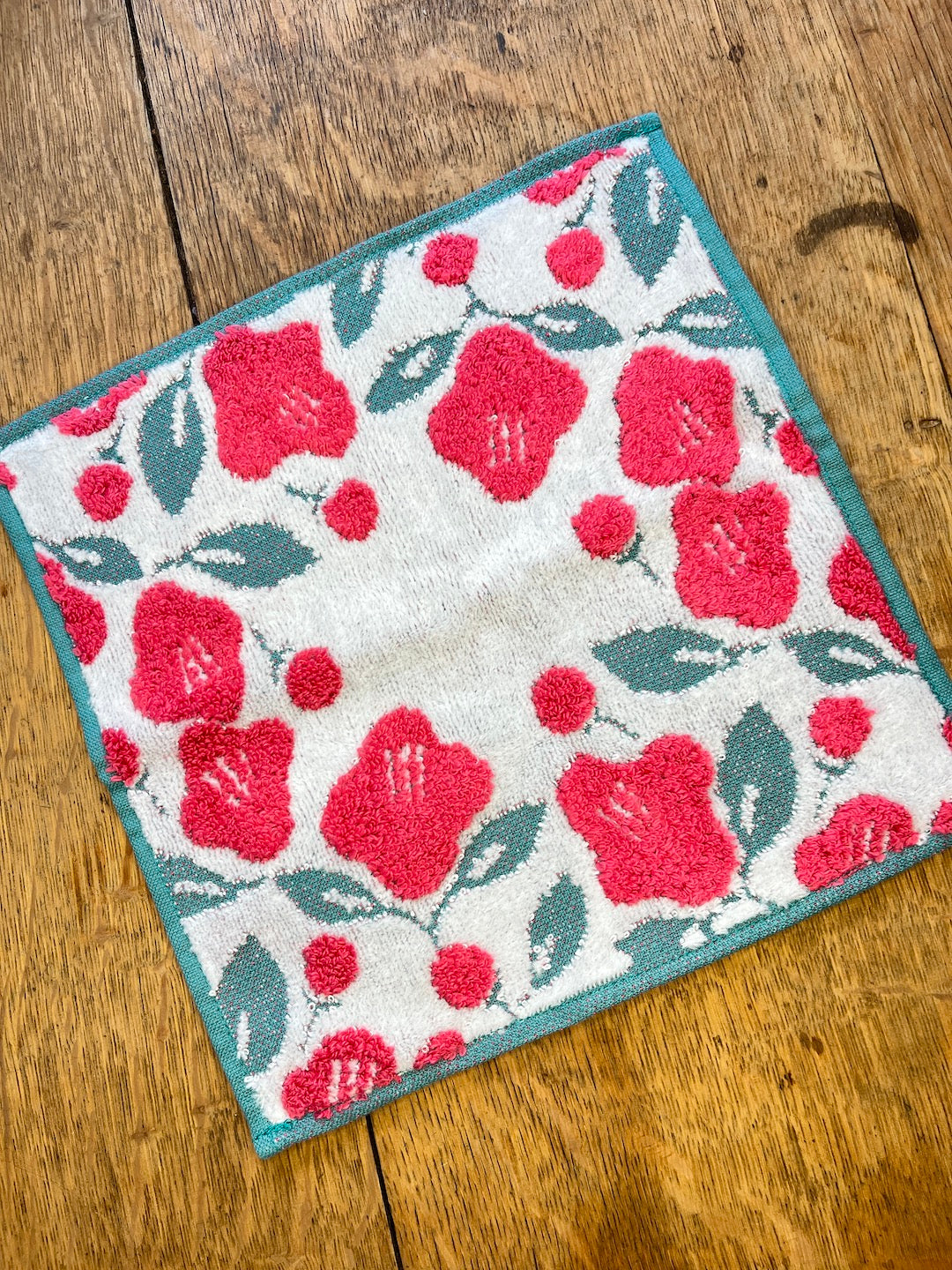 Tsubaki (Camellia) in Red | Imabari Towel