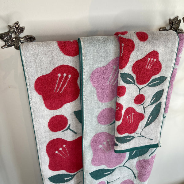 Tsubaki (Camellia) in Red | Imabari Towel